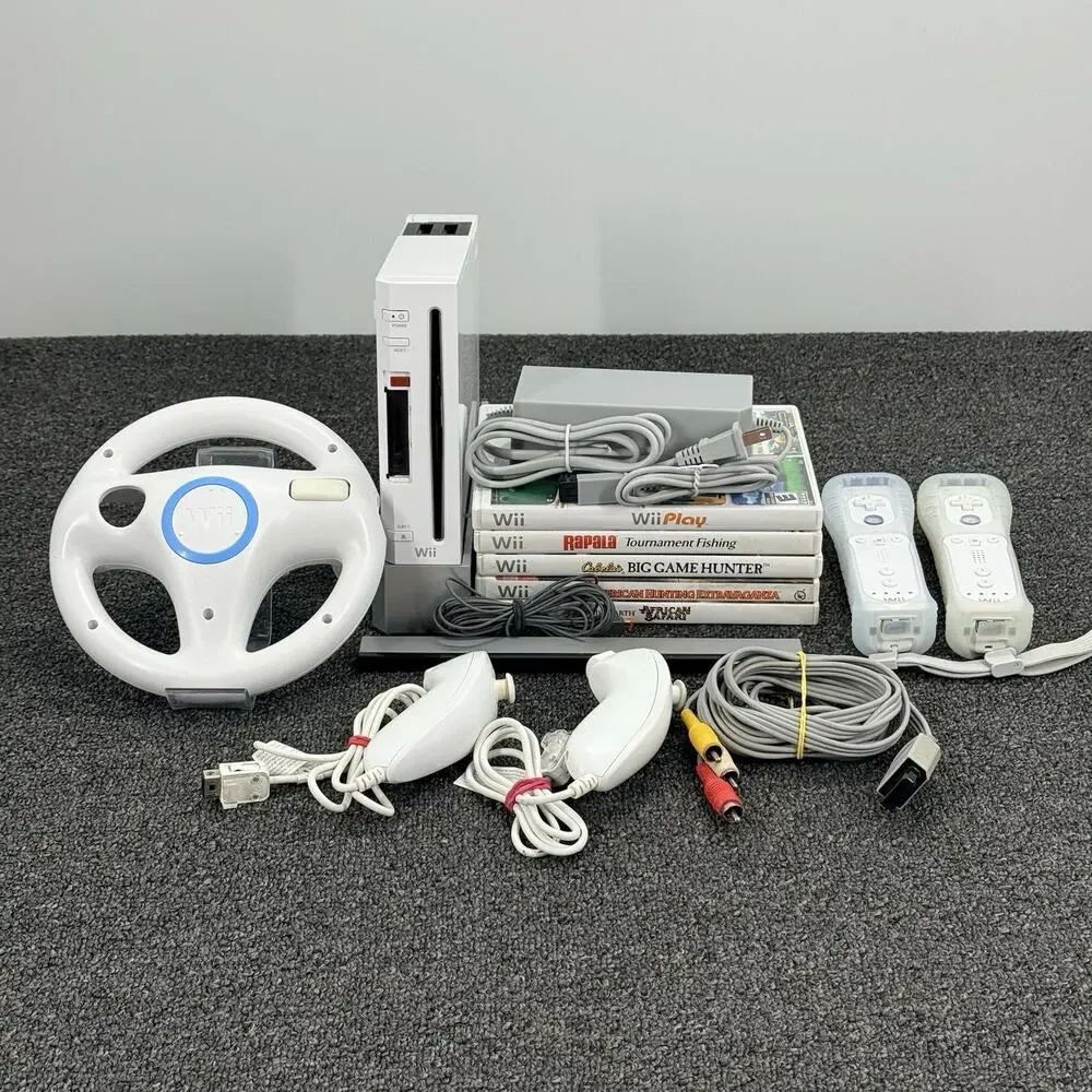Nintendo Wii GameCube Console Bundle 9 Downloaded Games Cords Controllers Games